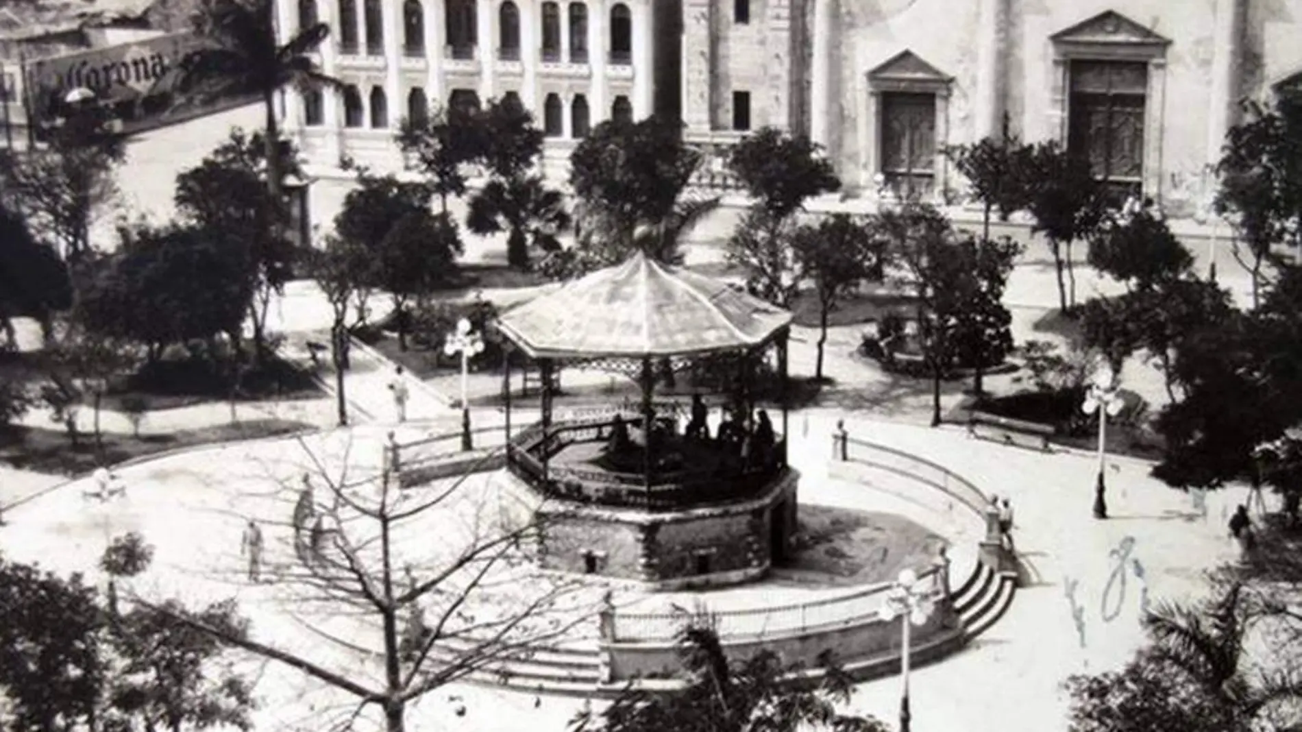 En 1920 así lucía la plaza de Armas de Tampico